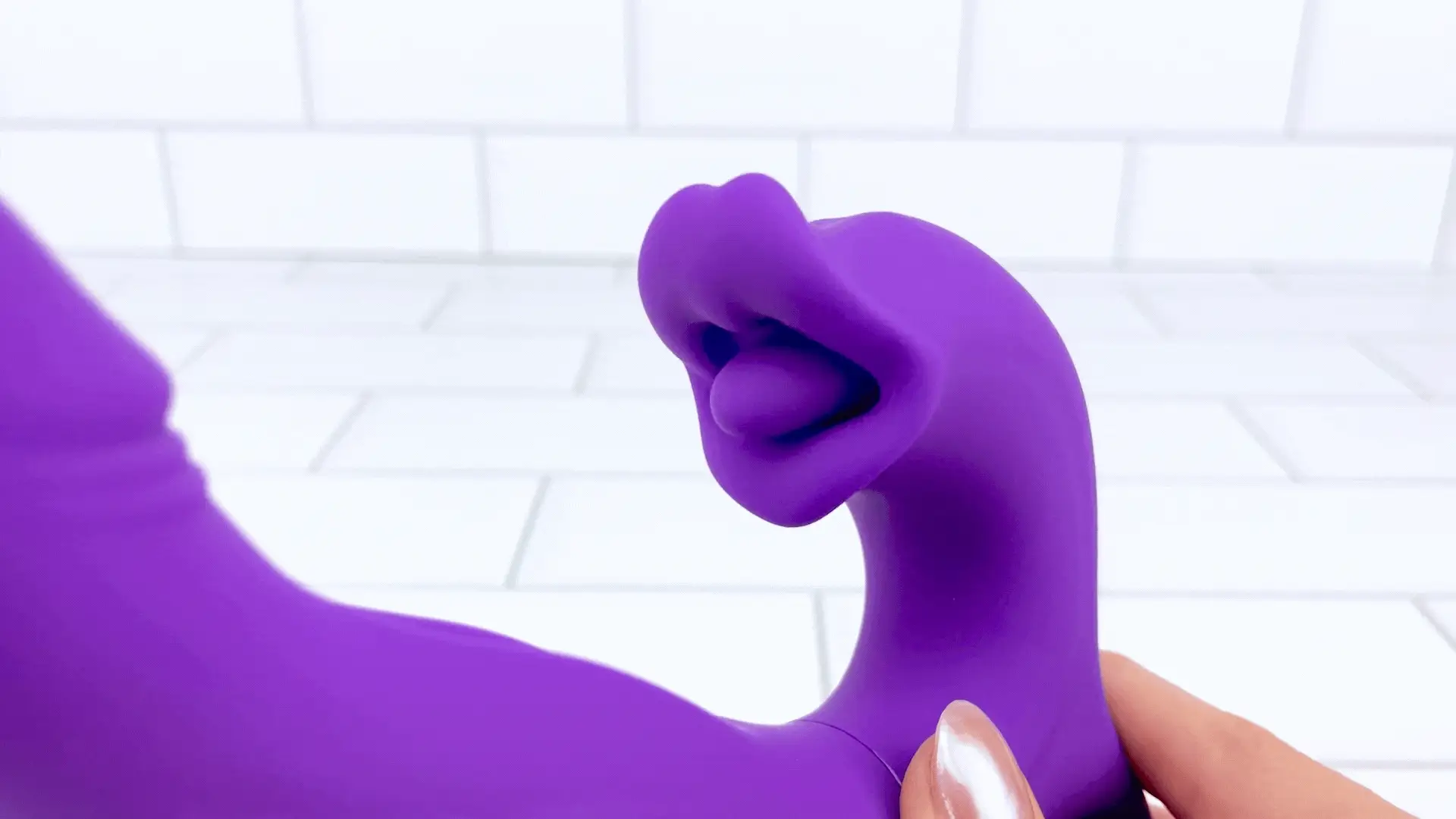 Amelia Flapping Vibrator with Licking Tongue - Image 4
